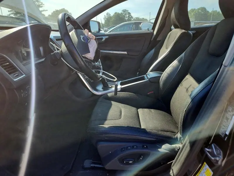 2015 VOLVO XC60 T5  