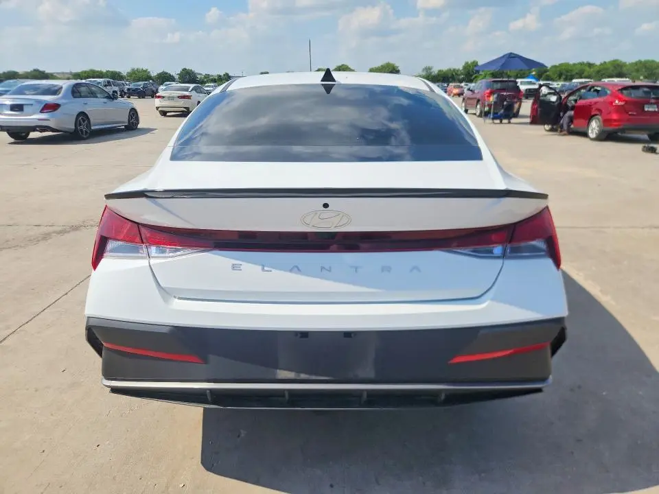 2025 HYUNDAI ELANTRA SEL SPORT  