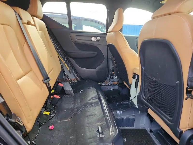 2020 VOLVO XC40 T5 MOMENTUM  