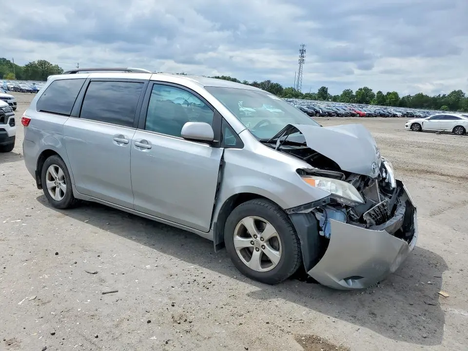2015 TOYOTA SIENNA LE  