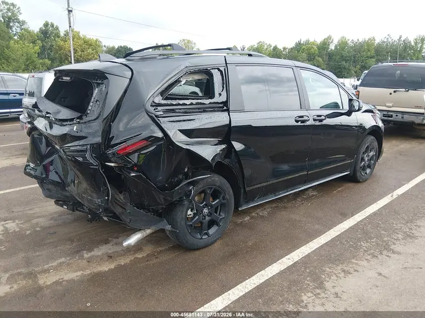 2025 TOYOTA SIENNA WOODLAND EDITION