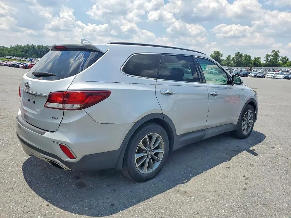 2017 HYUNDAI SANTA FE SE  