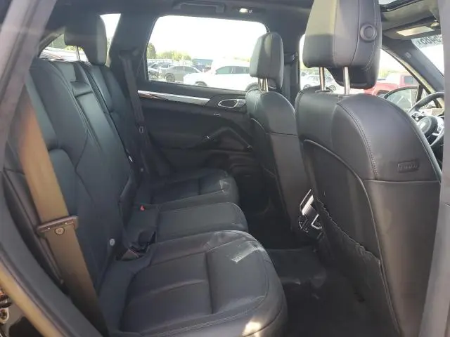 2016 PORSCHE CAYENNE GTS  