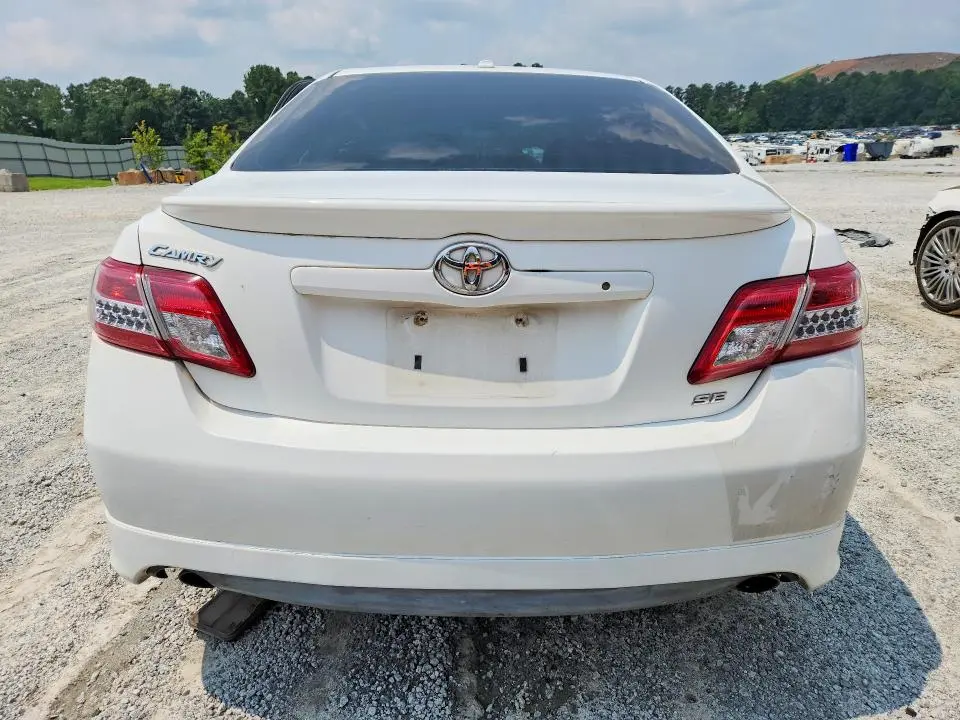 2011 TOYOTA CAMRY SE  
