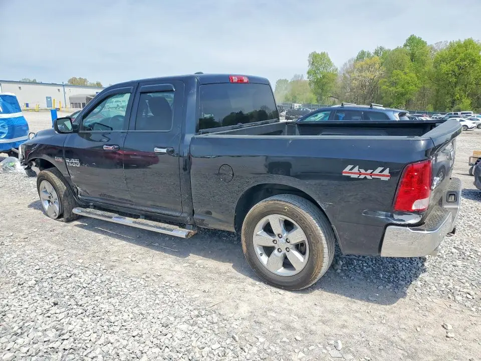2016 RAM 1500 SLT  