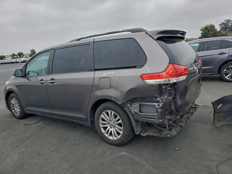 2014 TOYOTA SIENNA XLE  