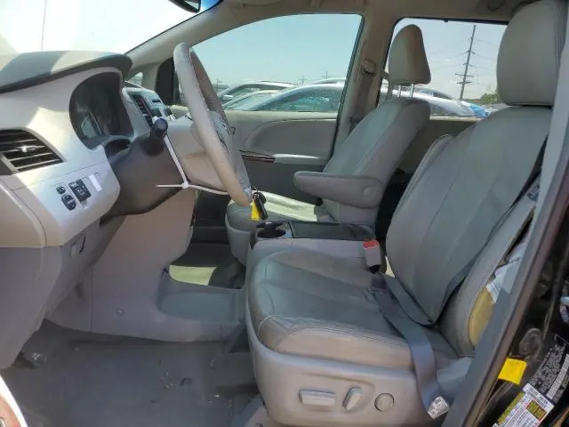 2013 TOYOTA SIENNA XLE