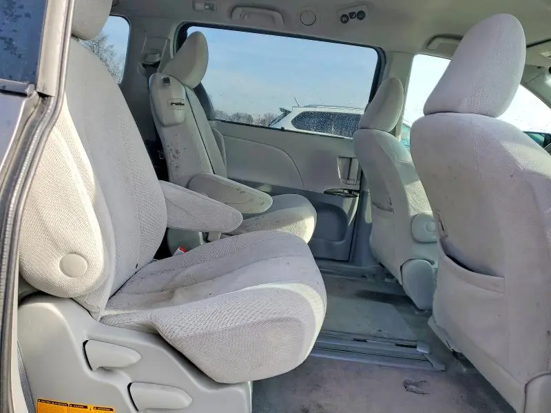 2012 TOYOTA SIENNA LE 8-PASSENGER  