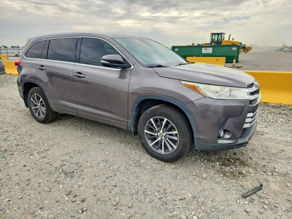 2017 TOYOTA HIGHLANDER XLE  