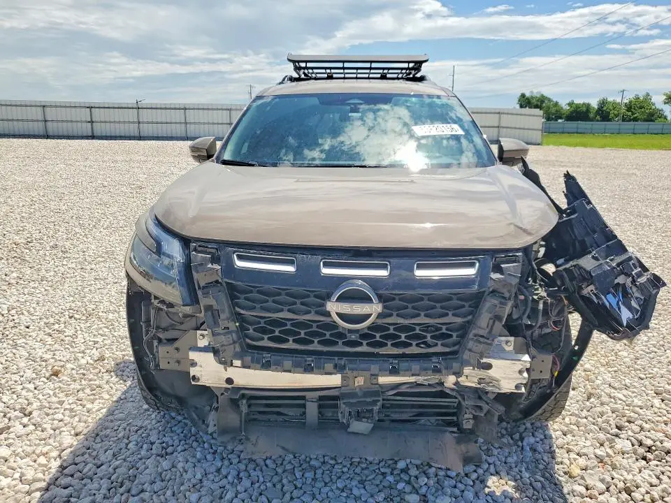 2023 NISSAN PATHFINDER SV  
