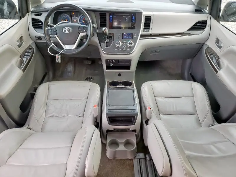 2016 TOYOTA SIENNA XLE  