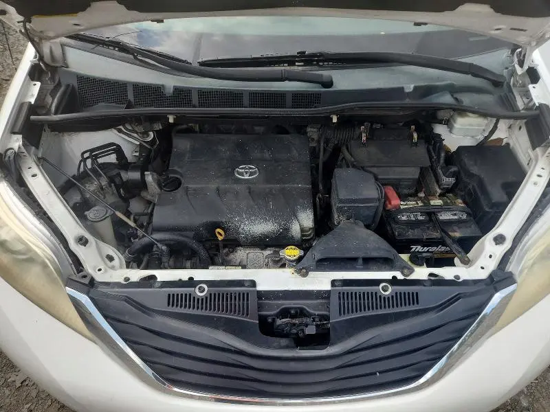 2011 TOYOTA SIENNA LE  