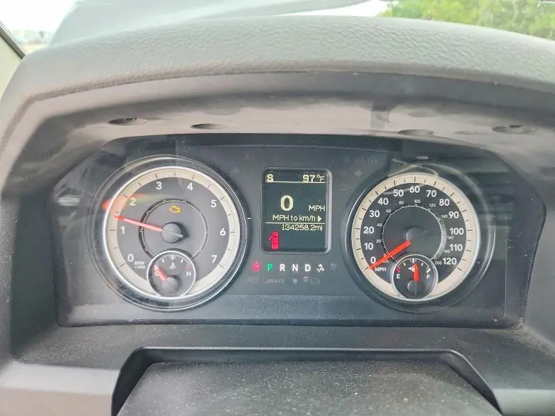 2016 RAM 1500 SLT  
