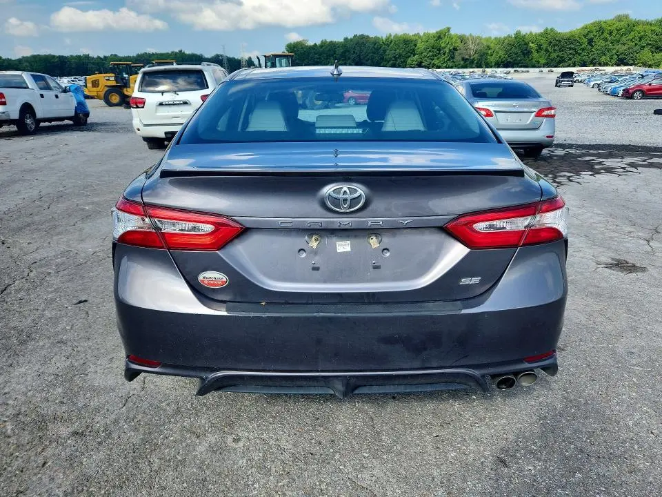 2020 TOYOTA CAMRY SE  
