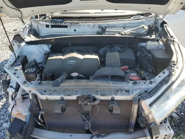 2018 TOYOTA HIGHLANDER SE  