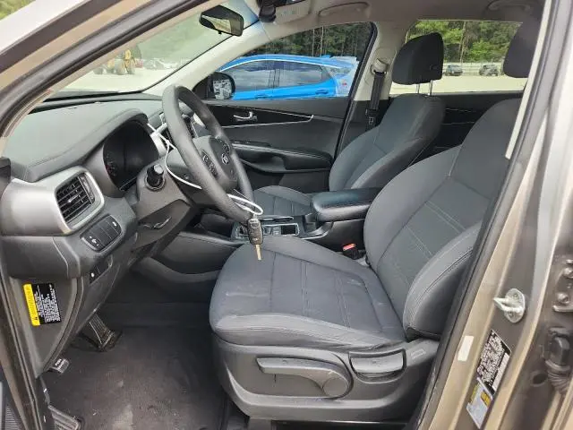 2017 KIA SORENTO LX  