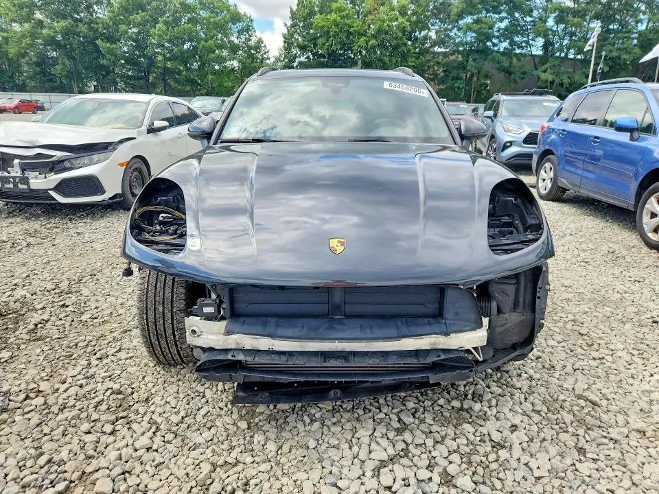 2017 PORSCHE MACAN   