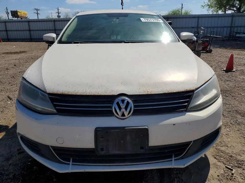 2013 VOLKSWAGEN JETTA SE  