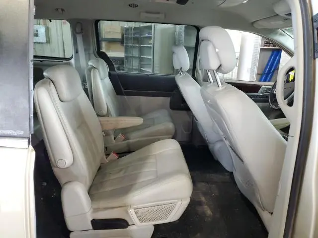 2010 CHRYSLER TOWN & COUNTRY TOURING PLUS  