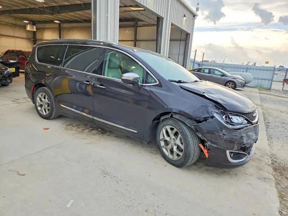 2019 CHRYSLER PACIFICA LIMITED  