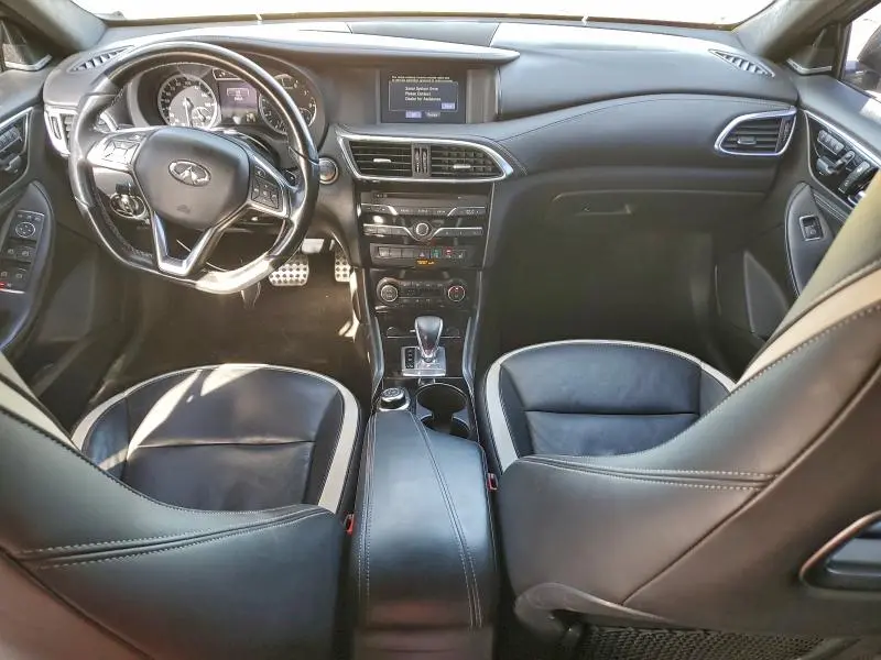 2017 INFINITI QX30 BASE  