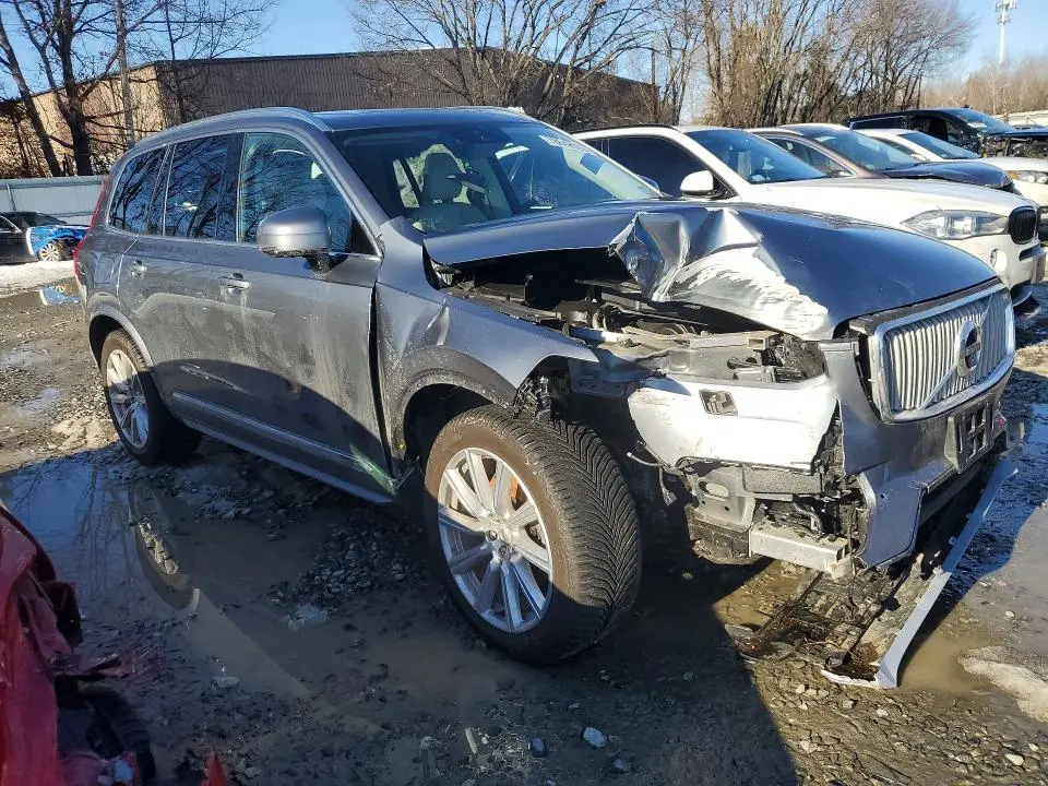 2017 VOLVO XC90 T6  