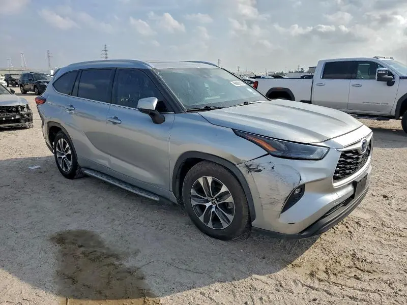 2022 TOYOTA HIGHLANDER HYBRID XLE  