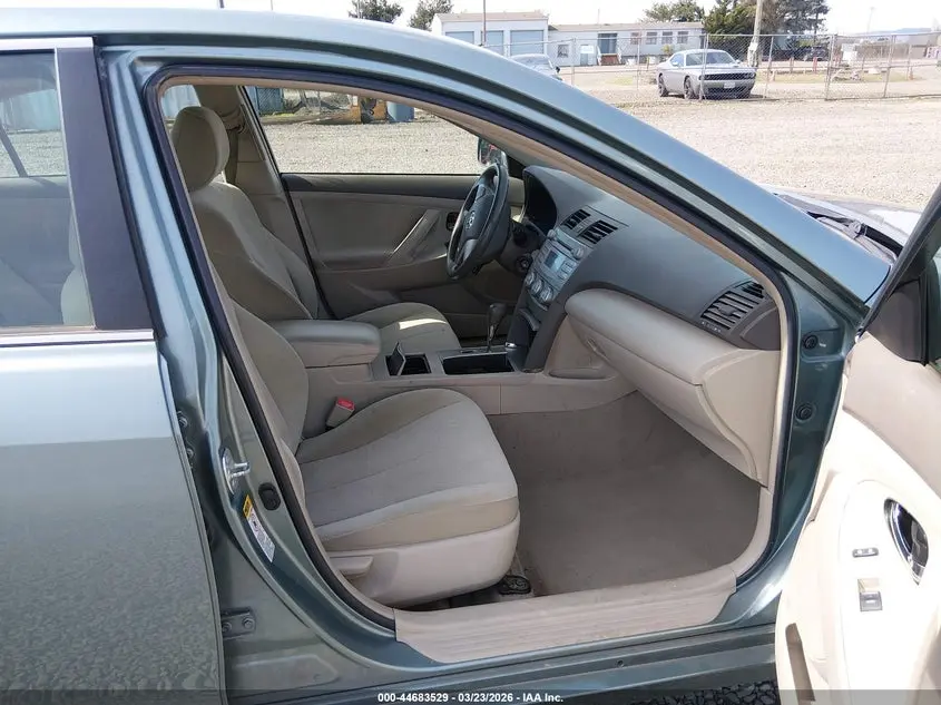 2011 TOYOTA CAMRY LE