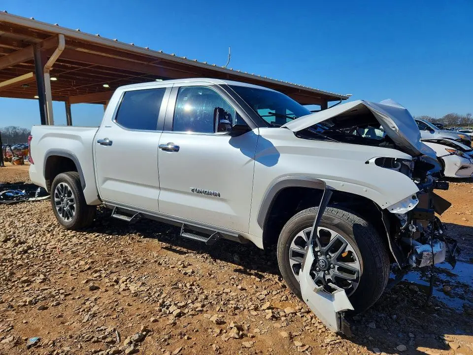 2025 TOYOTA TUNDRA CREWMAX LIMITED  