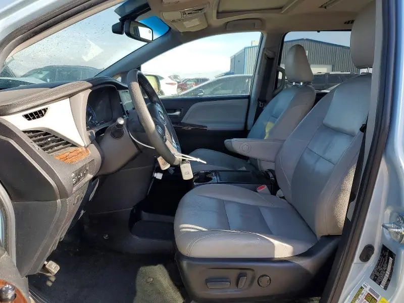 2015 TOYOTA SIENNA XLE  