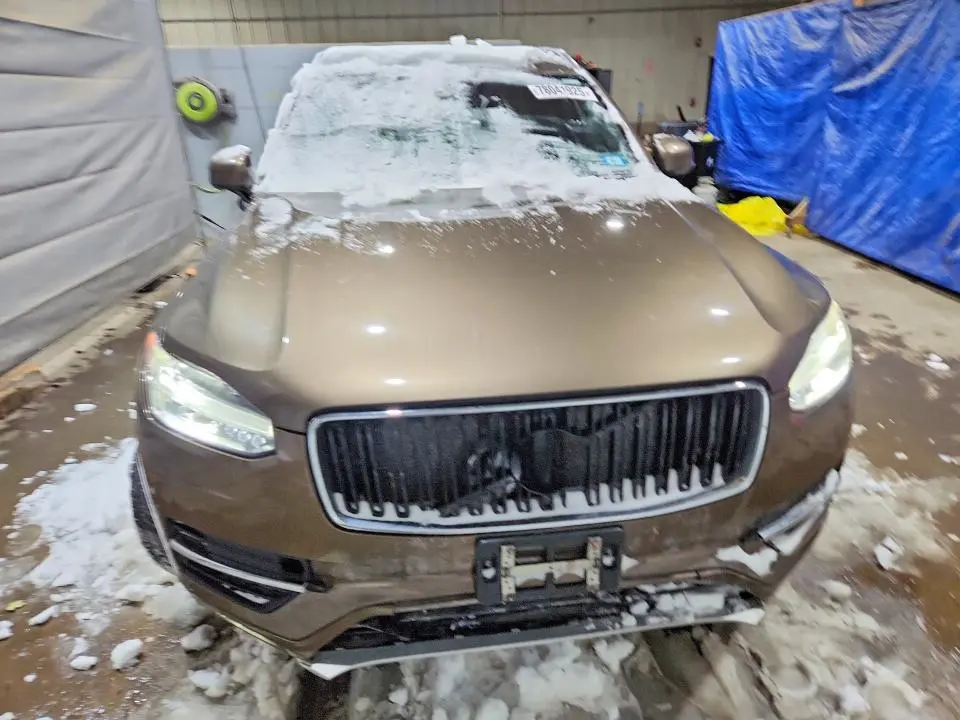 2017 VOLVO XC90 T6  