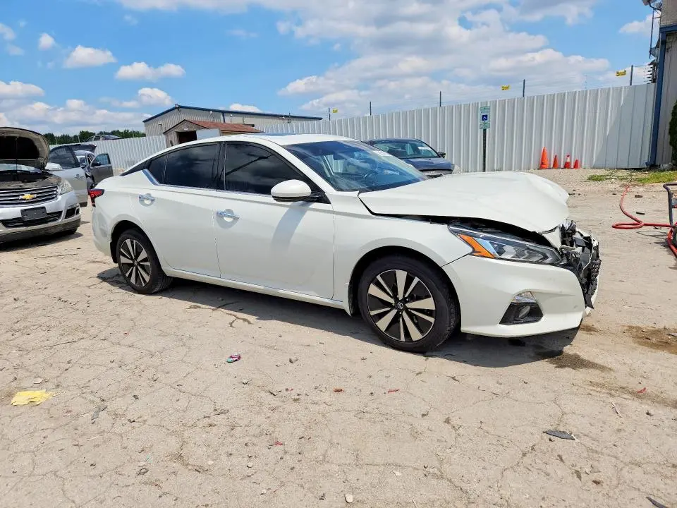 2022 NISSAN ALTIMA SL  