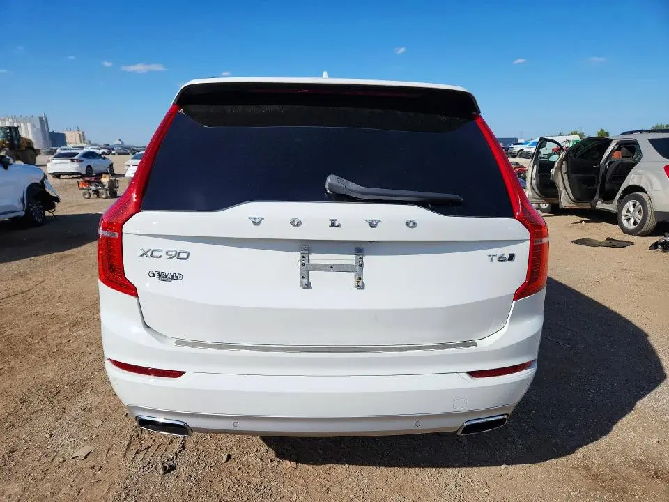 2020 VOLVO XC90 T6 MOMENTUM  