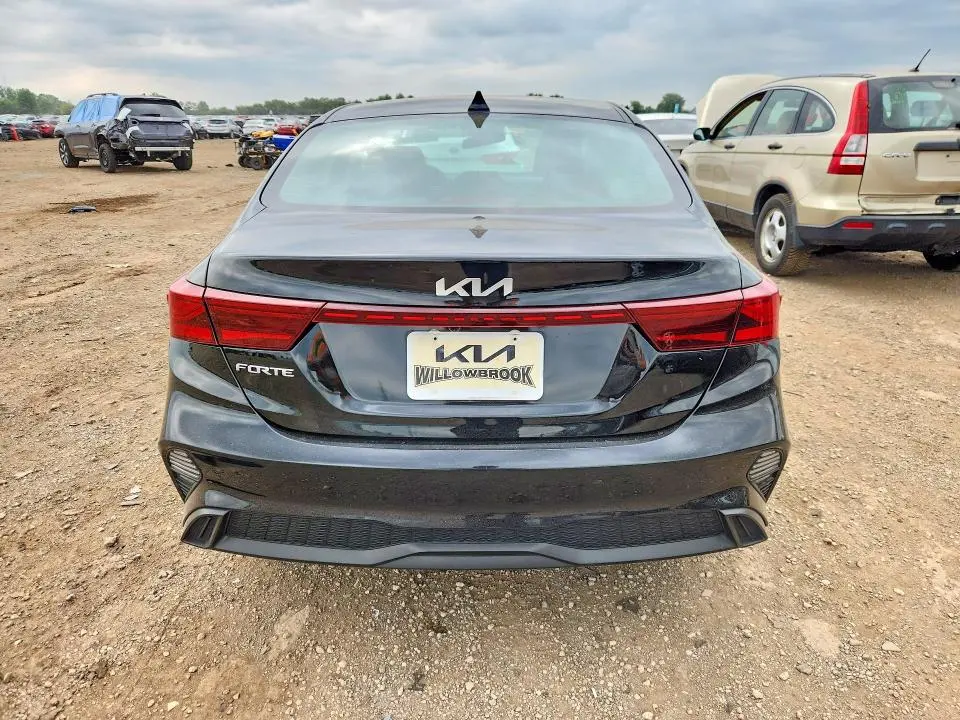 2024 KIA FORTE LXS  