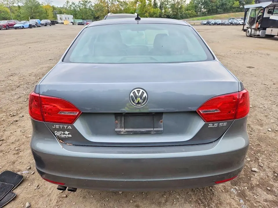 2013 VOLKSWAGEN JETTA SE  