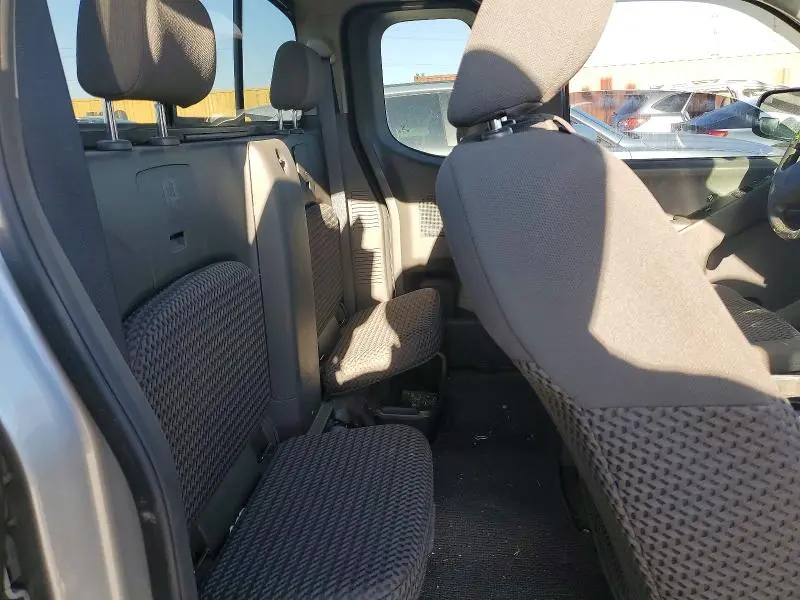2015 NISSAN FRONTIER SV V6  