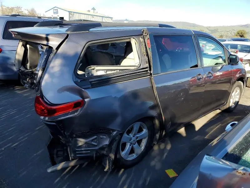 2014 TOYOTA SIENNA XLE  