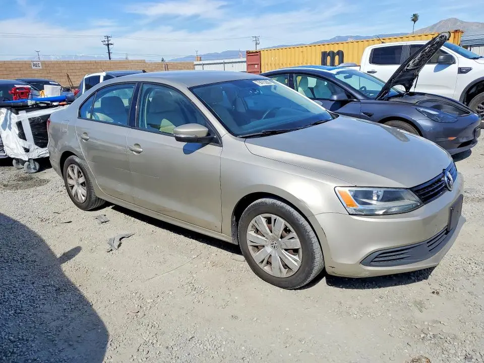 2014 VOLKSWAGEN JETTA SE  