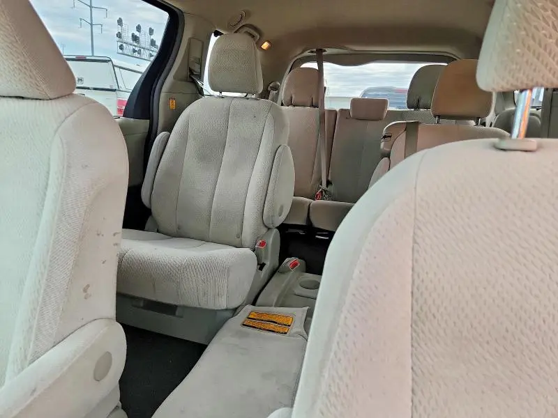 2012 TOYOTA SIENNA LE  