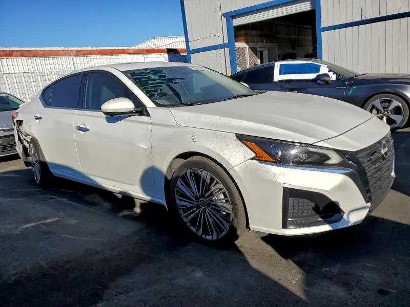 2023 NISSAN ALTIMA SL  