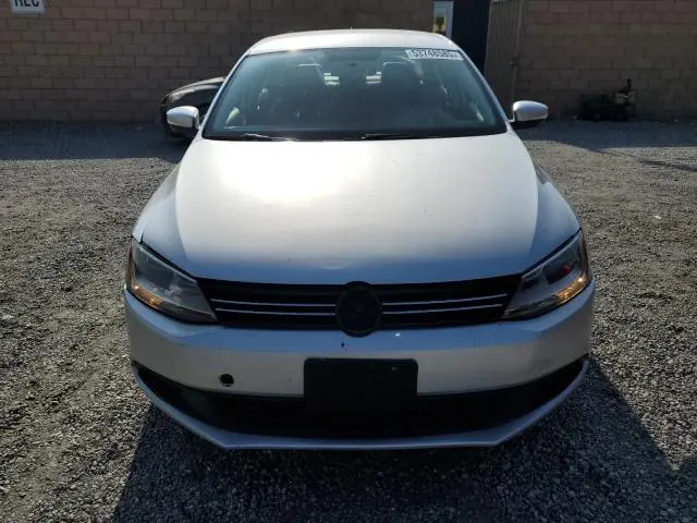 2011 VOLKSWAGEN JETTA SE  