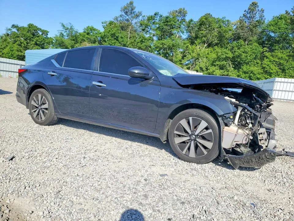 2022 NISSAN ALTIMA SV  
