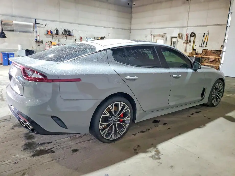 2019 KIA STINGER GT2  