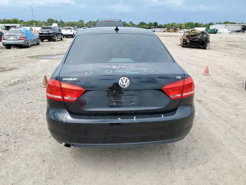 2015 VOLKSWAGEN PASSAT S  