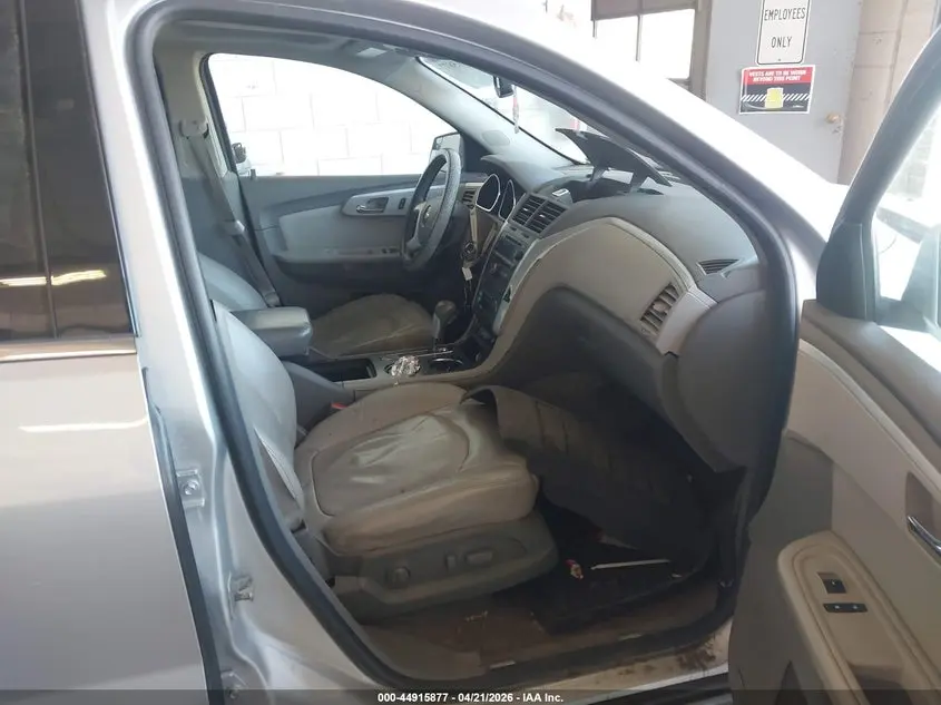 2011 CHEVROLET TRAVERSE 2LT