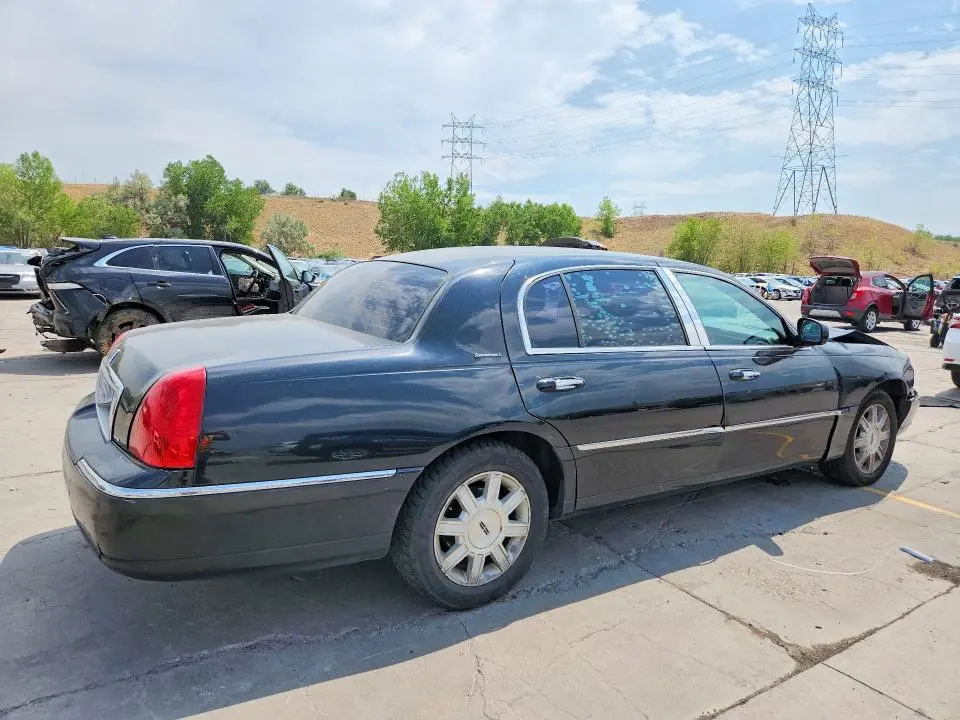 2010 LINCOLN TOWN CAR EXECUTIVE L  