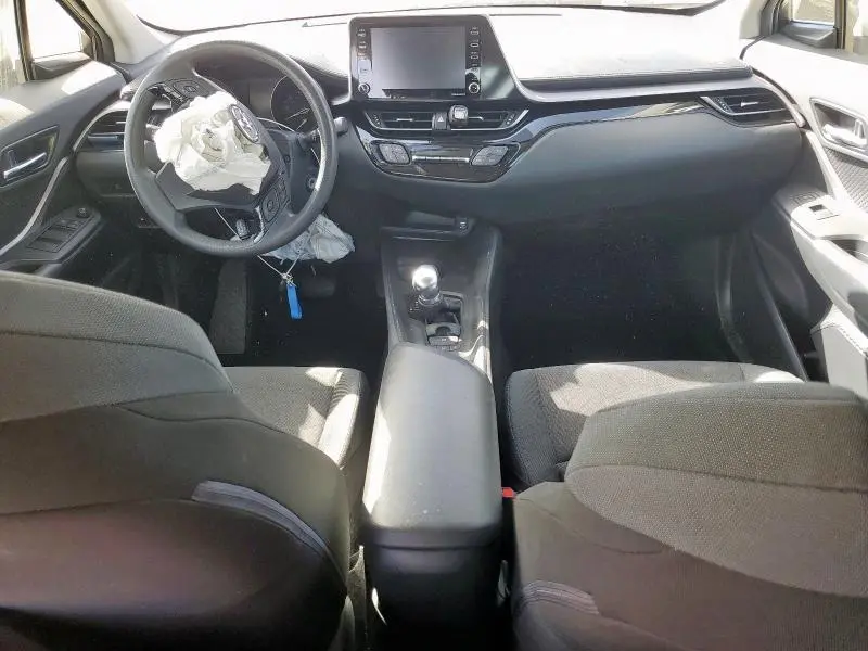 2021 TOYOTA C-HR XLE  