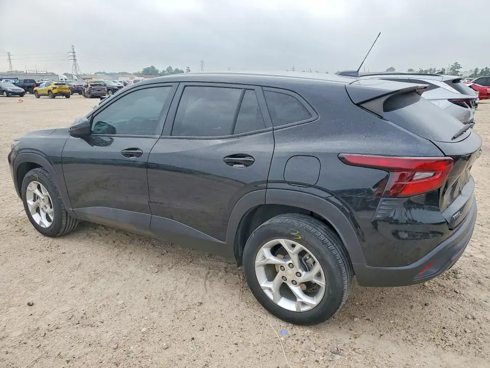 2025 CHEVROLET TRAX LS  