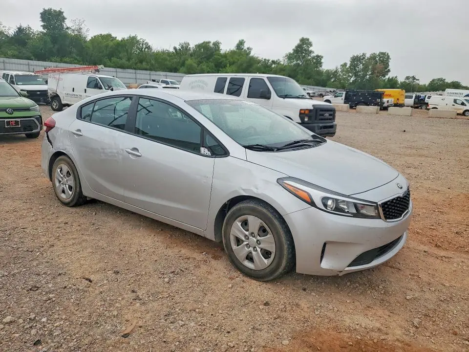 2018 KIA FORTE LX  