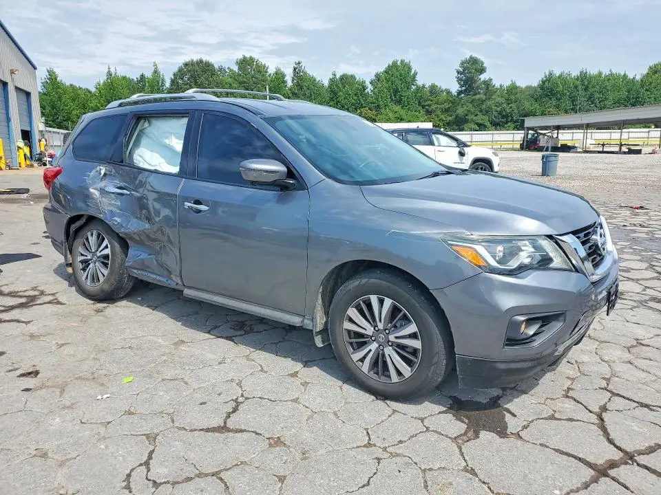 2017 NISSAN PATHFINDER SL  